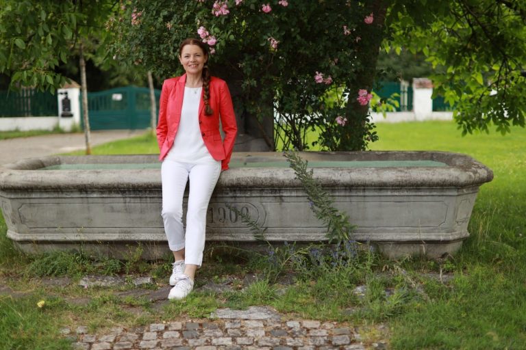 Dr. Magdalena Börsig – Hover – Philosophie der Neuen Zeit: Wann ist der geschichtliche Beginn der Philosophie – Die wahre Geschichte der Menschheit – Teil 4, Griechenland – Ägypten – Atlantis Teil 3